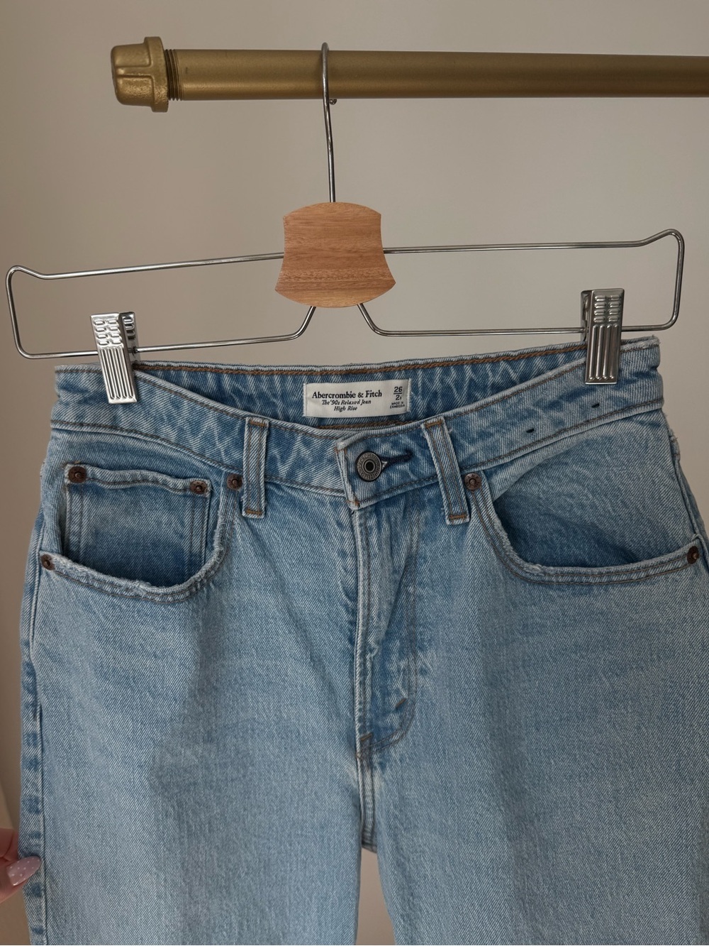 Abercrombie 90s Relaxed Cuffed Jeans Light Wash 26 - Picture 6 of 14